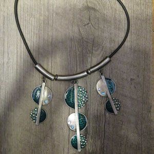 Green & Silver Tone Metal Necklace 11" (543)